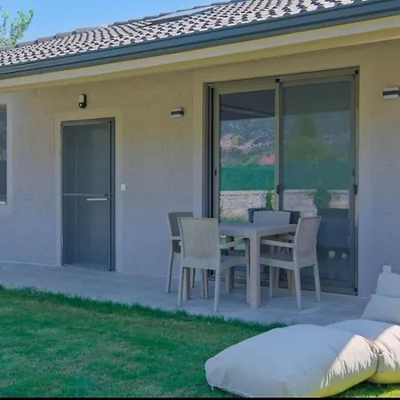 Huzurlu Sakin Doga Ile Ic Ice Vakantiehuis Fethiye